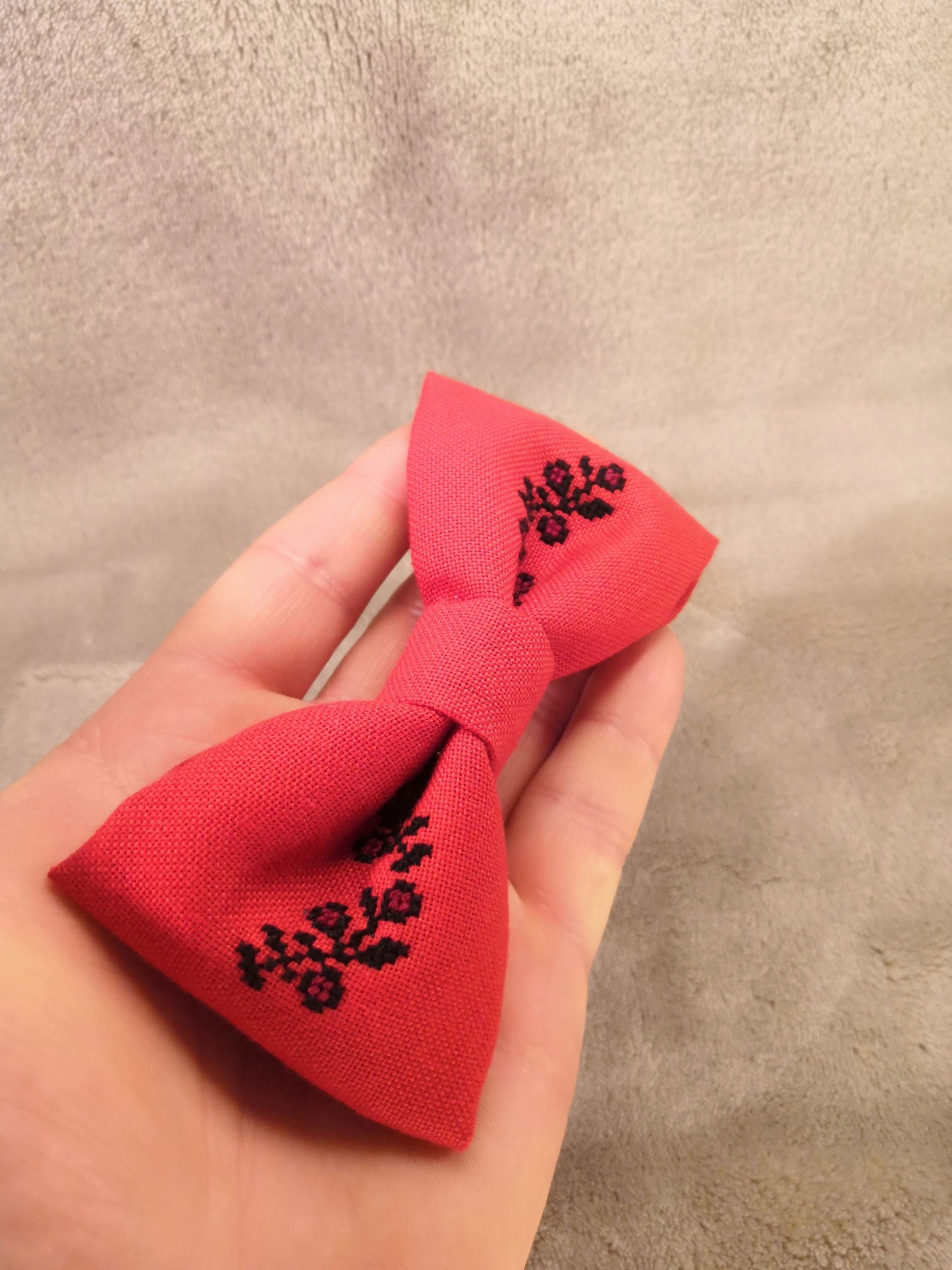 Red bow with black flower vine